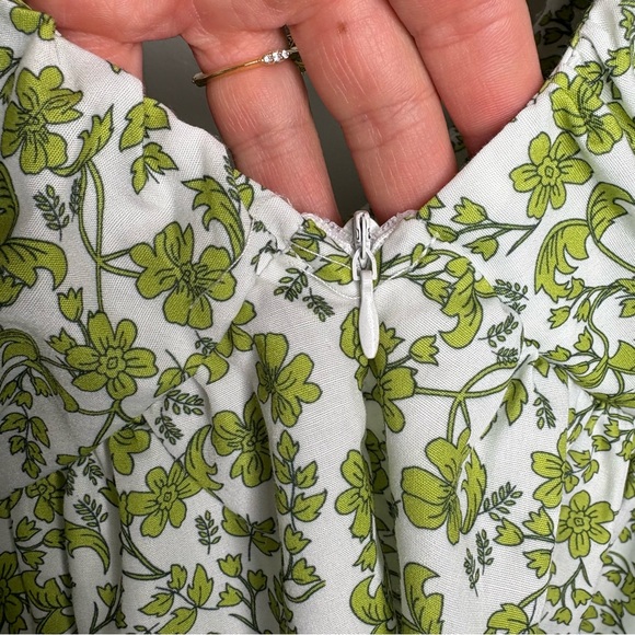 2/15$ 🍒 Floral Print Green Dress with Ruffle Balloon Sleeves Velvet Bow Medium - Picture 6 of 7